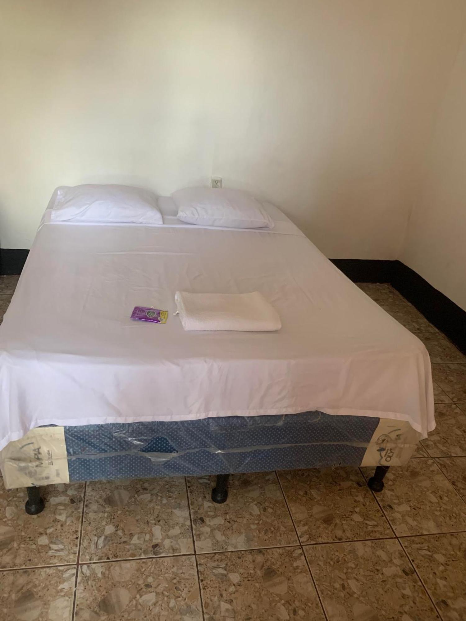 פלורס Hotel Aurora מראה חיצוני תמונה